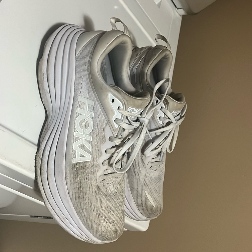 White Hoka Bondi 8 women’s running shoes -size 8.5